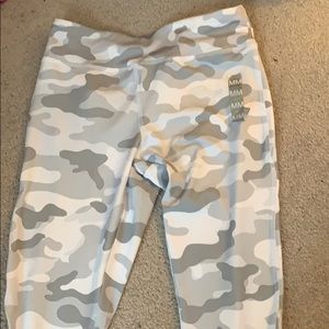 Amazing silver and white camo leggings!!